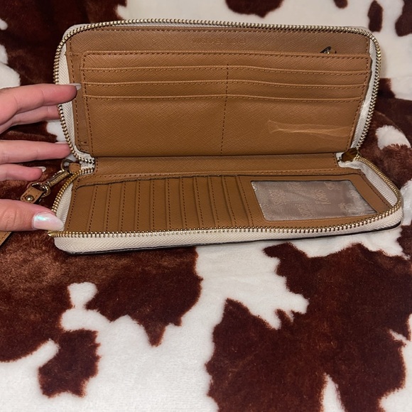 Authentic Michael Kors wristlet wallet - Picture 4 of 7